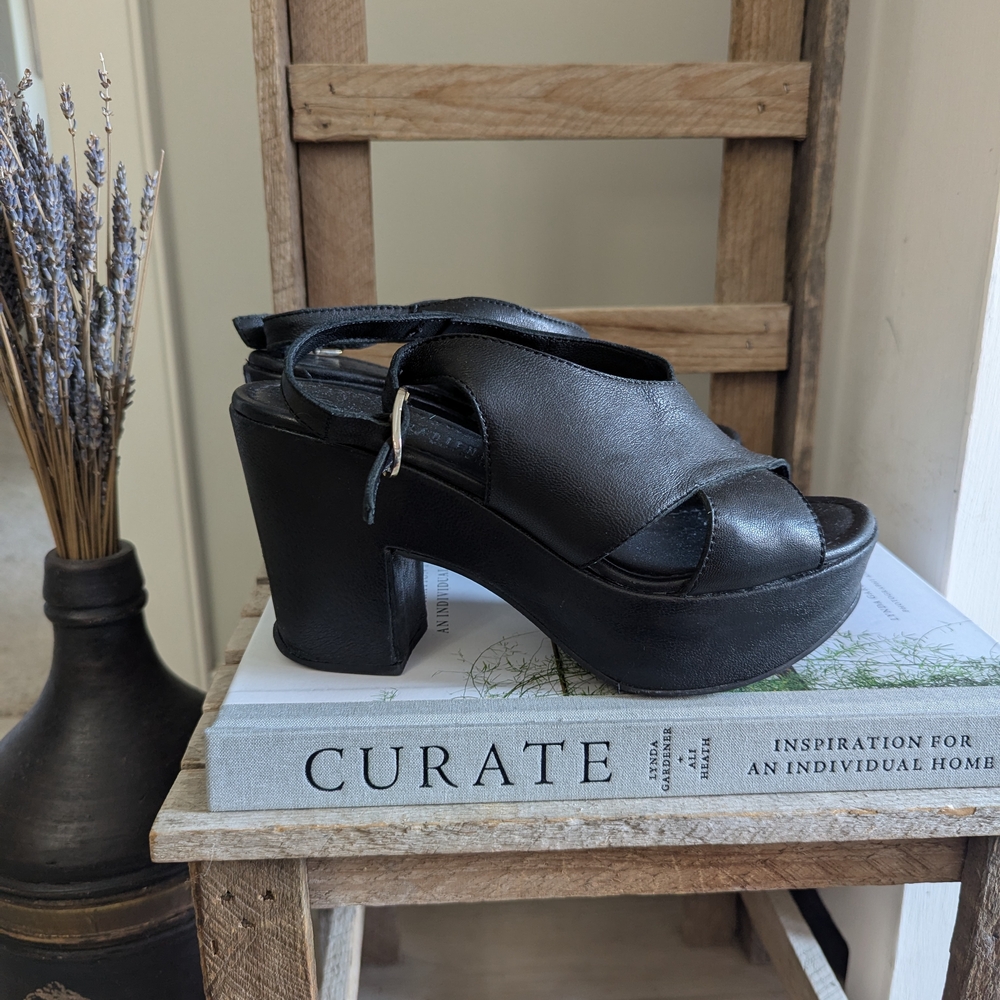 Chic Leather Platform Sandals